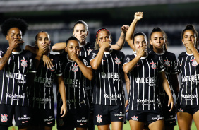 Equipe do Corinthians comemorou o primeiro gol marcado em forma de protesto