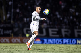 Matheuzinho durante jogo do Corinthians contra o RB Bragantino