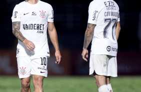 Rodrigo Garro e Igor Coronado durante jogo do Corinthians contra o RB Bragantino
