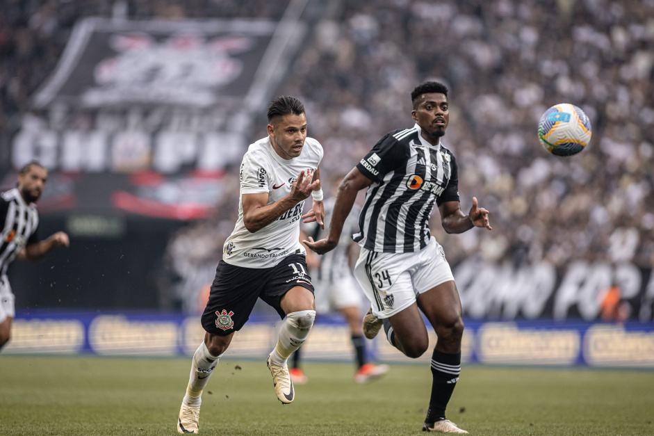 Romero em jogada de ataque pelo Corinthians
